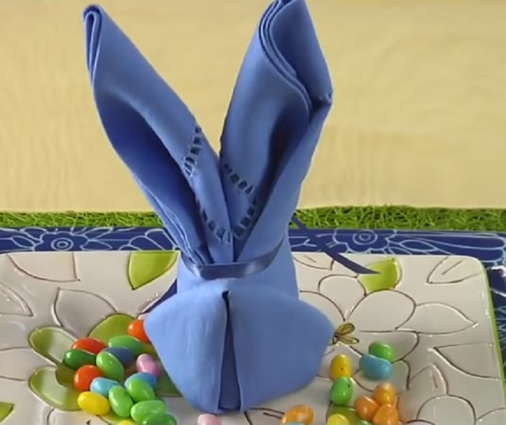 Napravite zečića od salvete (VIDEO)