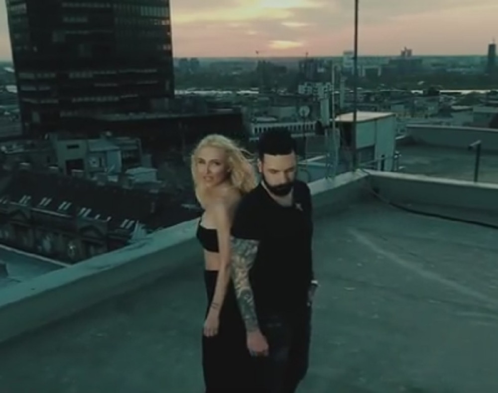 Kapor snimio spot sa dvojnicom svoje žene! (VIDEO)