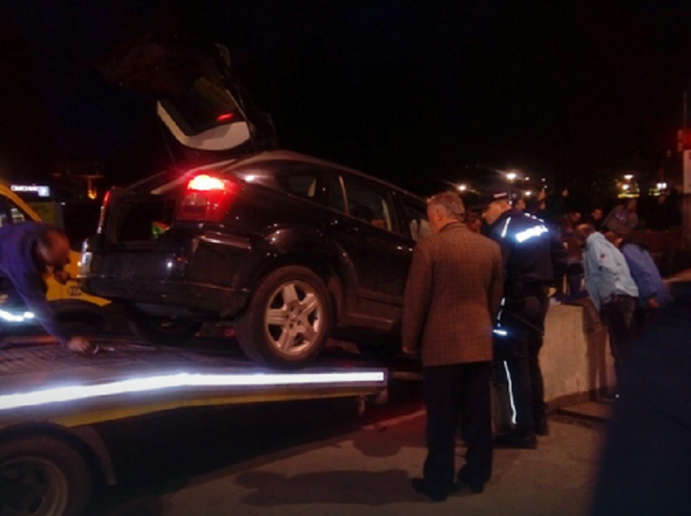 Džipom se greškom stuštio niza stepenice kod Vuka!  (VIDEO)