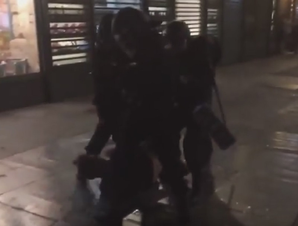 Navijači Lestera se tukli sa policijom (VIDEO)