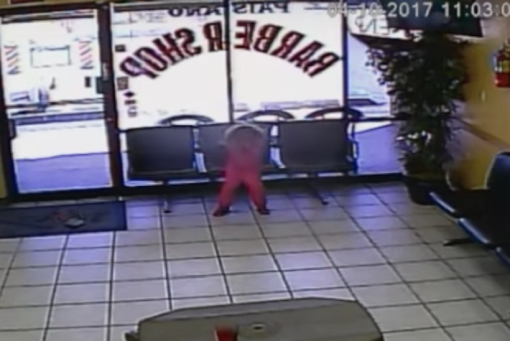 Devojčica (4) pukom srećom izbegla metak (VIDEO)