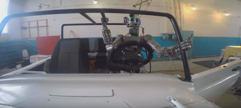 Ruski robot puca, vozi kola, leti u svemir... (VIDEO)