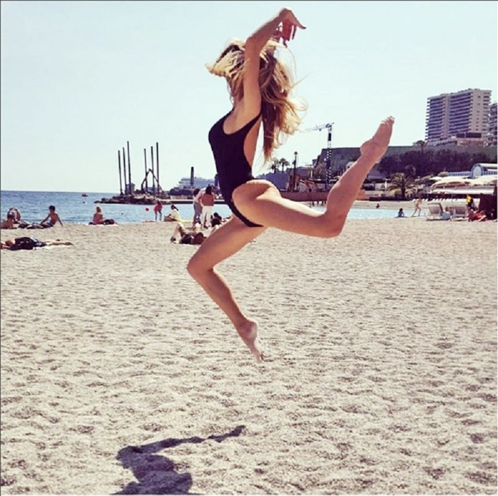 Džajinu ćerku svi merkali na plaži!