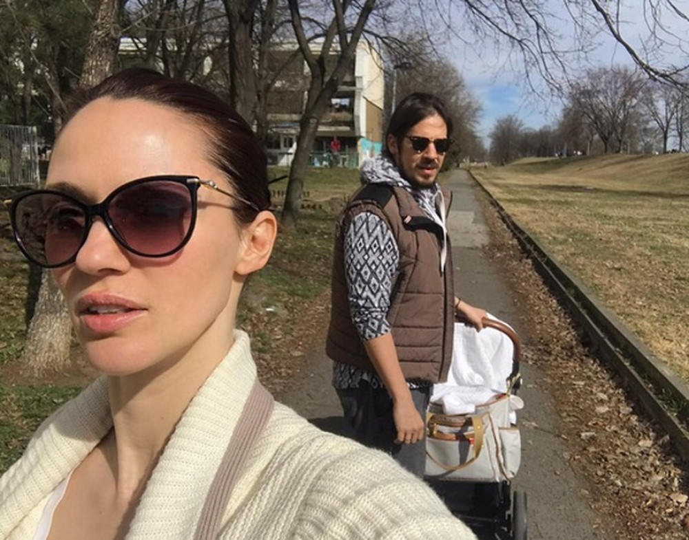 Ovde žive Rokvići: Salonski nameštaj na sve strane!