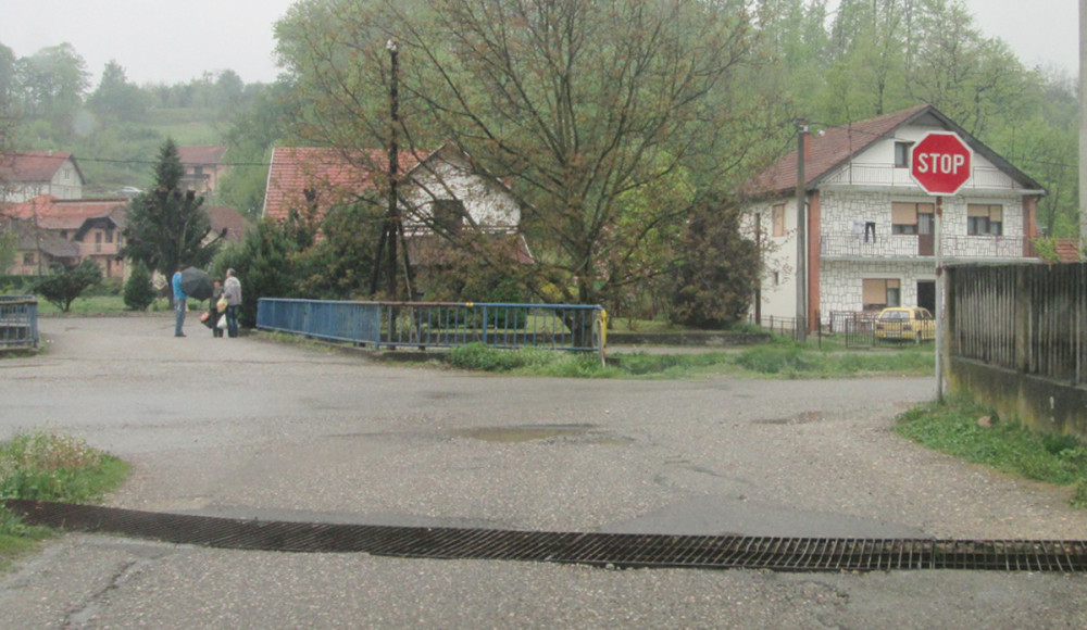 Tinejdžer kolima pregazio 13-godišnje dete na biciklu!