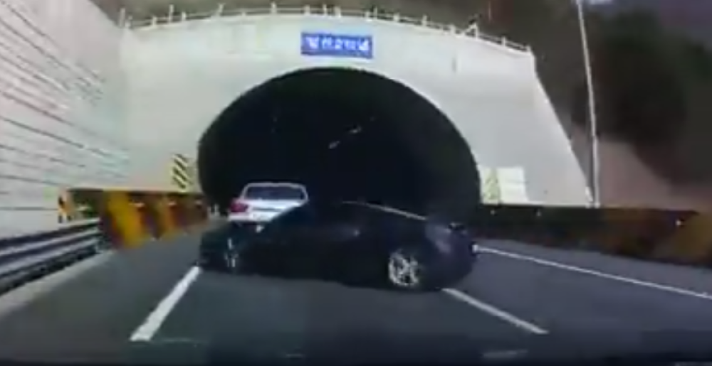 Ovo se dogodi kada se pretiče gde ne sme (VIDEO)