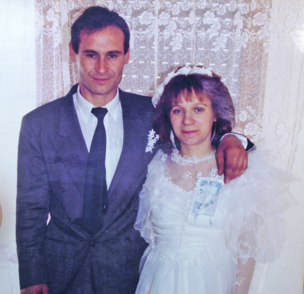 Gvozdenom šipkom smrskao ženi glavu