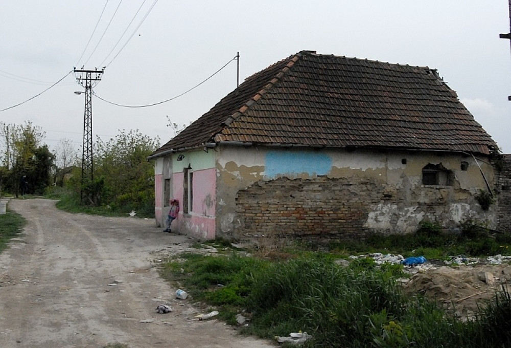 Banda klinaca pljačkala, tukla i silovala!