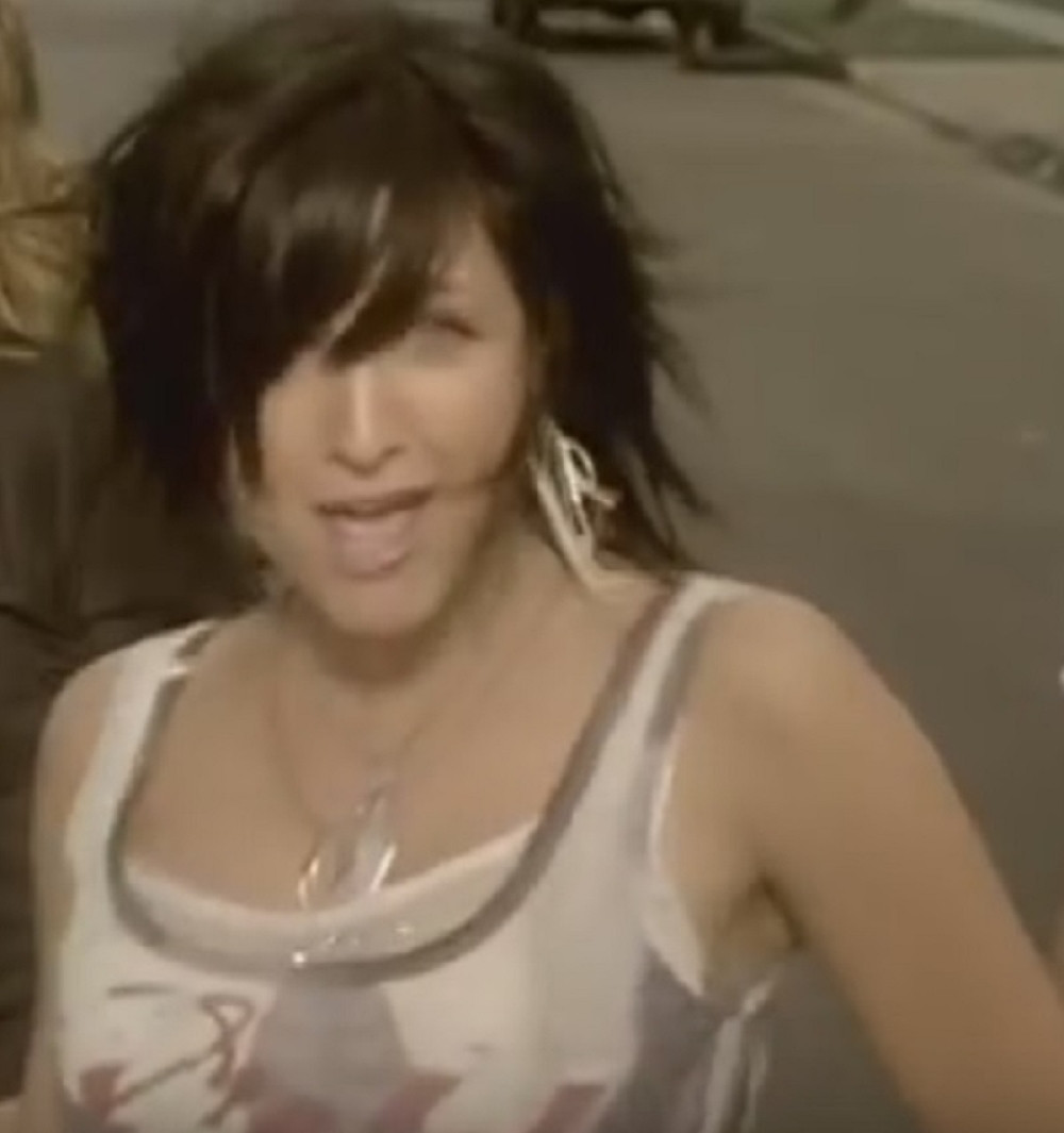 Pevačici se smejali zbog izgleda, a danas je prava lepotica!