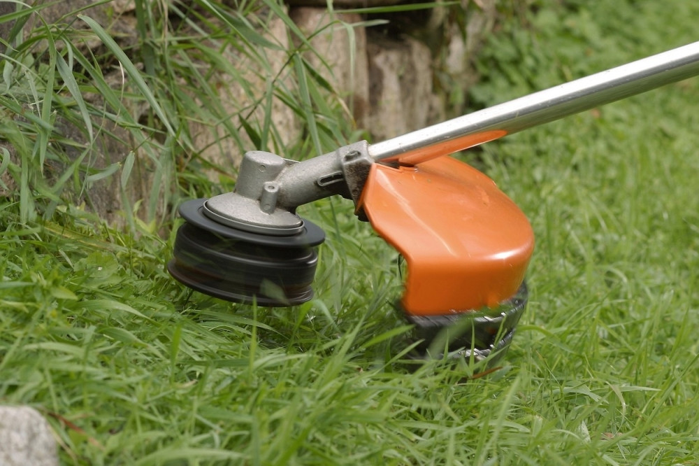 Ženi trimerom odsekao obe noge!