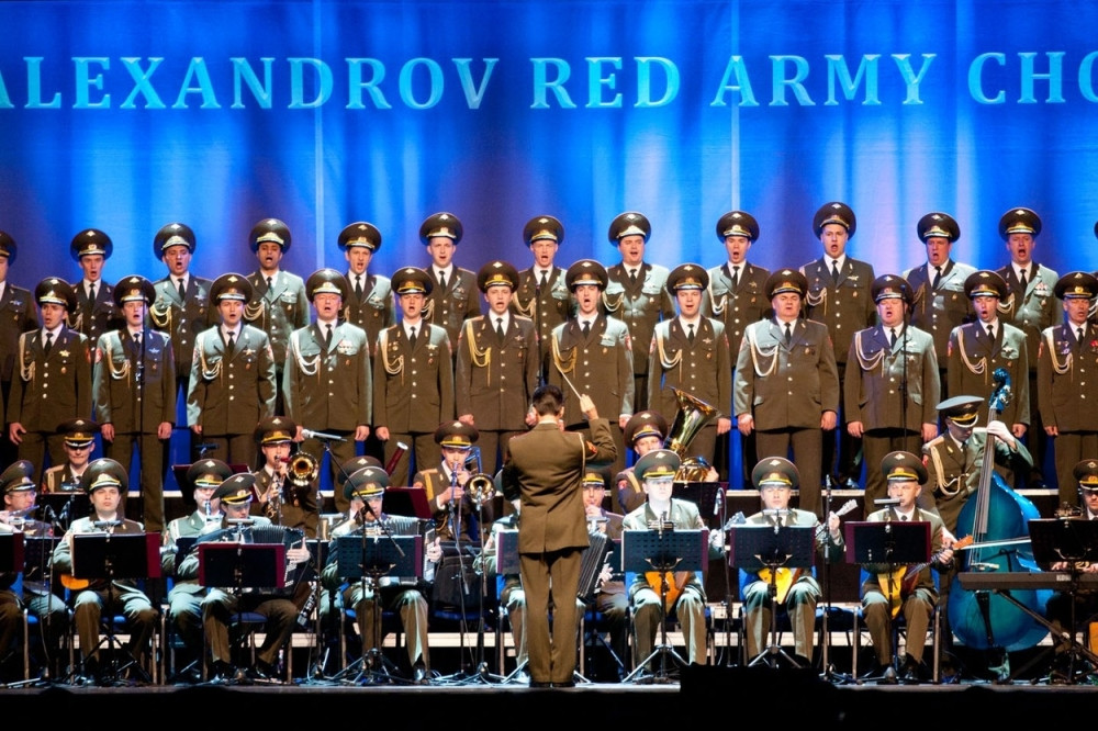 Hor "Aleksandrov" sutra ispred Hrama Svetog Save