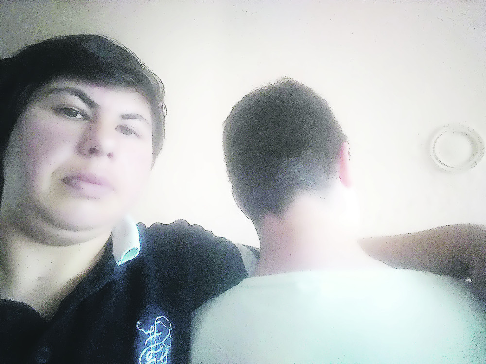 Pomozite, mama i ja nemamo ni za hranu!