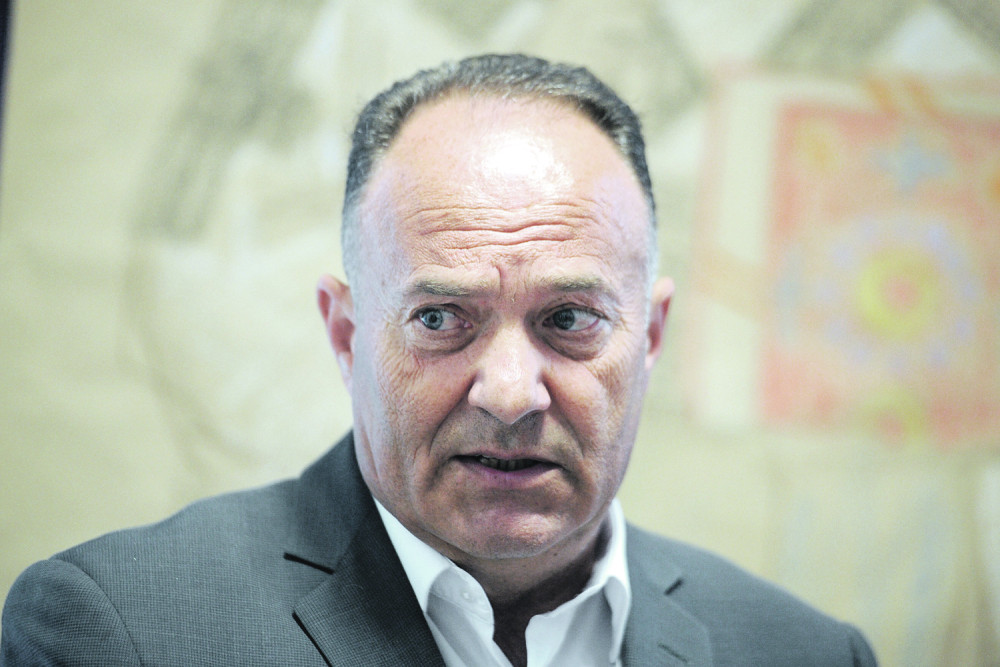 Direktor kriv za raspad u školi!