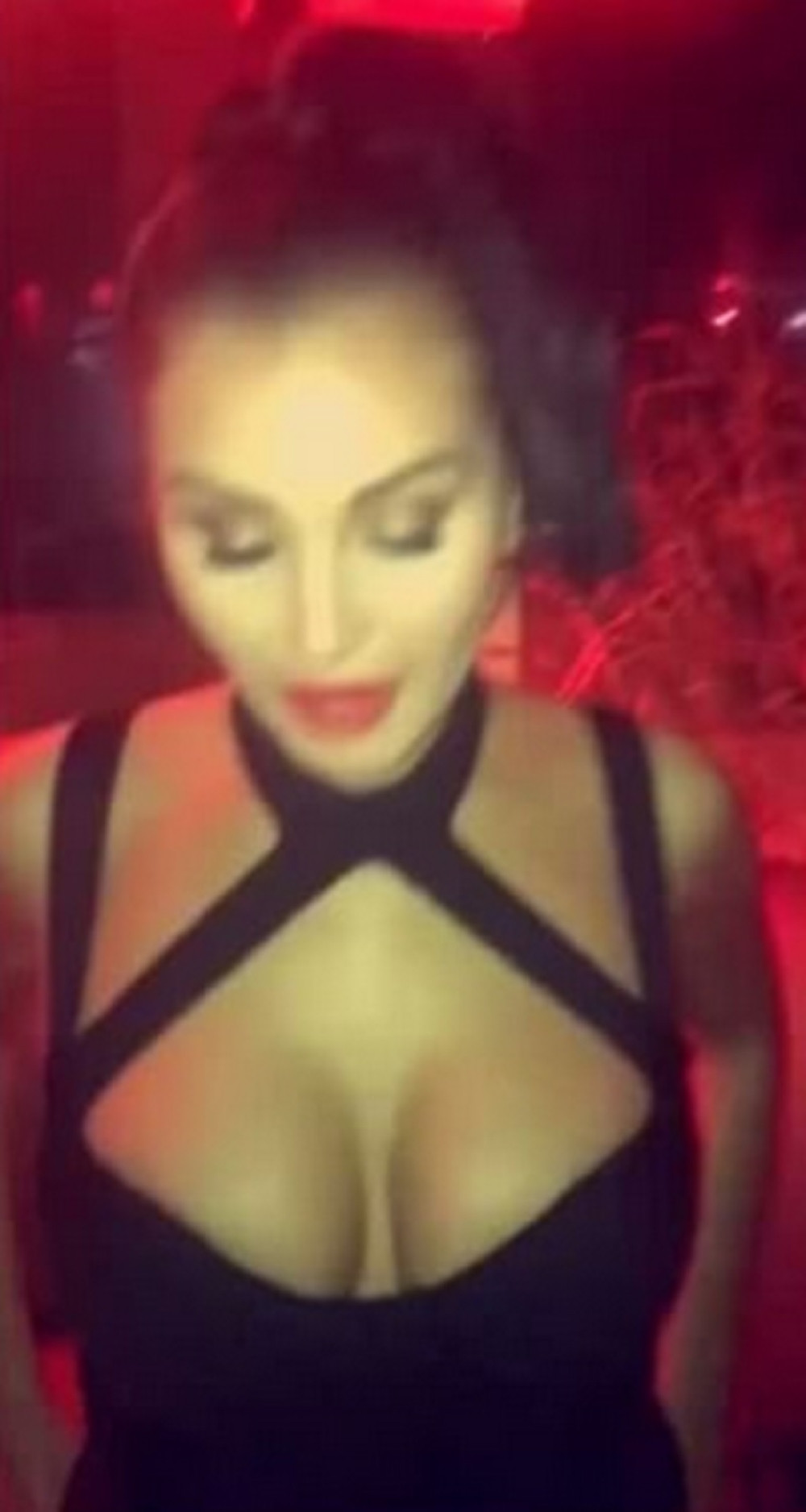 Rijaliti zvezda se skinula u toples (FOTO)