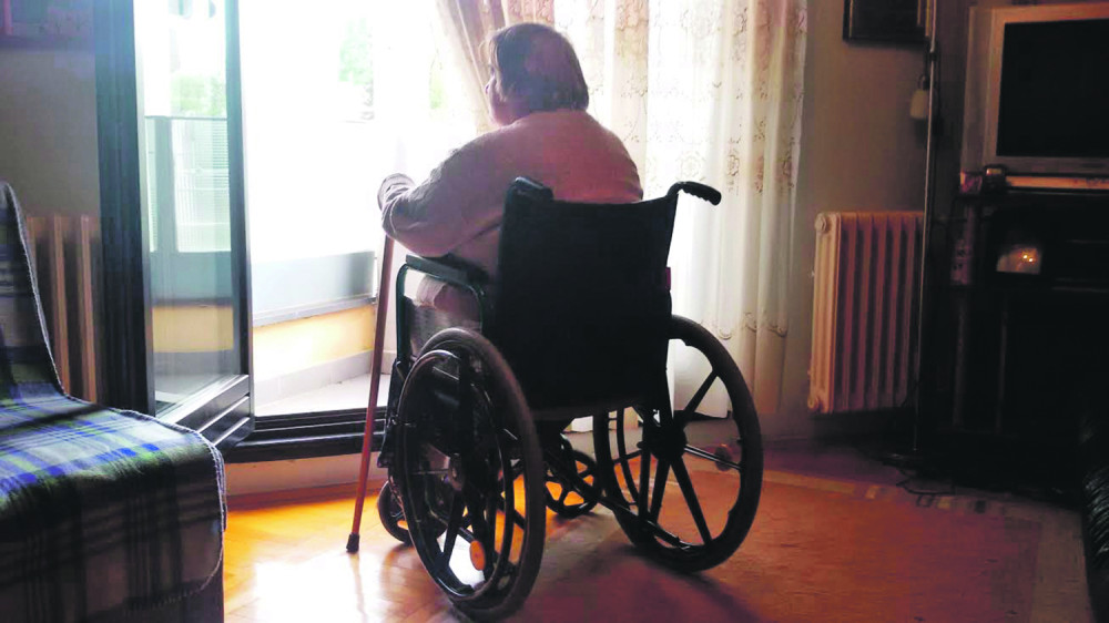 Nisam mogla iz kreveta, a sama u stanu!