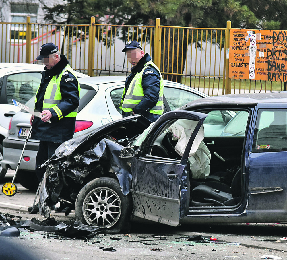Trguju slomljenim nogama i glavama!