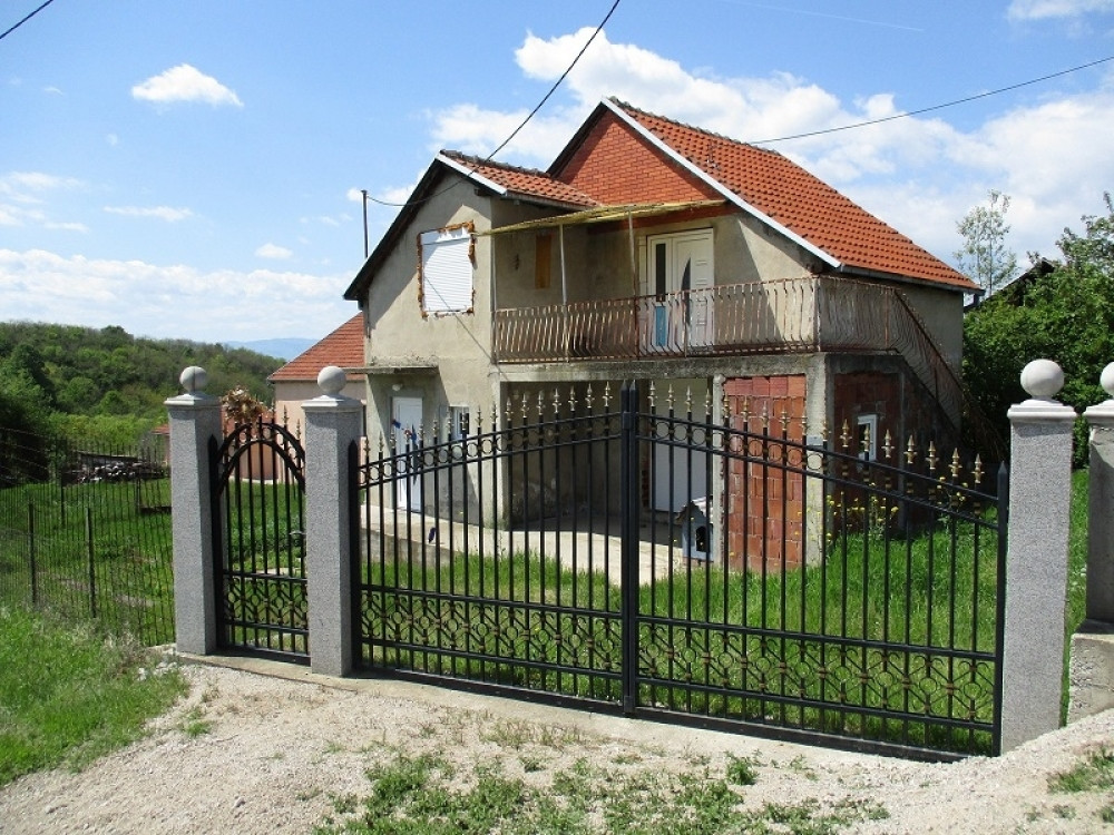 Mrtav ležao u vikendici tri meseca!