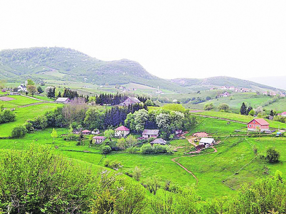 Sahranjen dečak (3) kog je otac pronašao mrtvog u jami