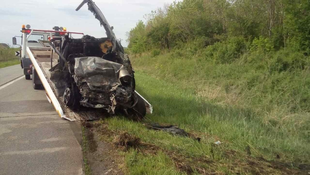 Težak udes, vozača izvlačili vatrogasci