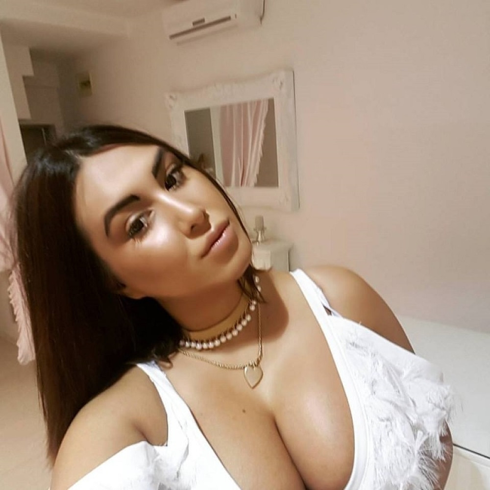 Državna starleta se treznila 13 sati u stanici Savski venac, pa otišla u Hilton! Muž i deca je čekali kod kuće, dok se iživljavala!