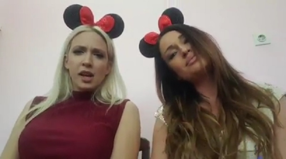 Naše pevačice se SOČNO ljube u usta! (VIDEO)