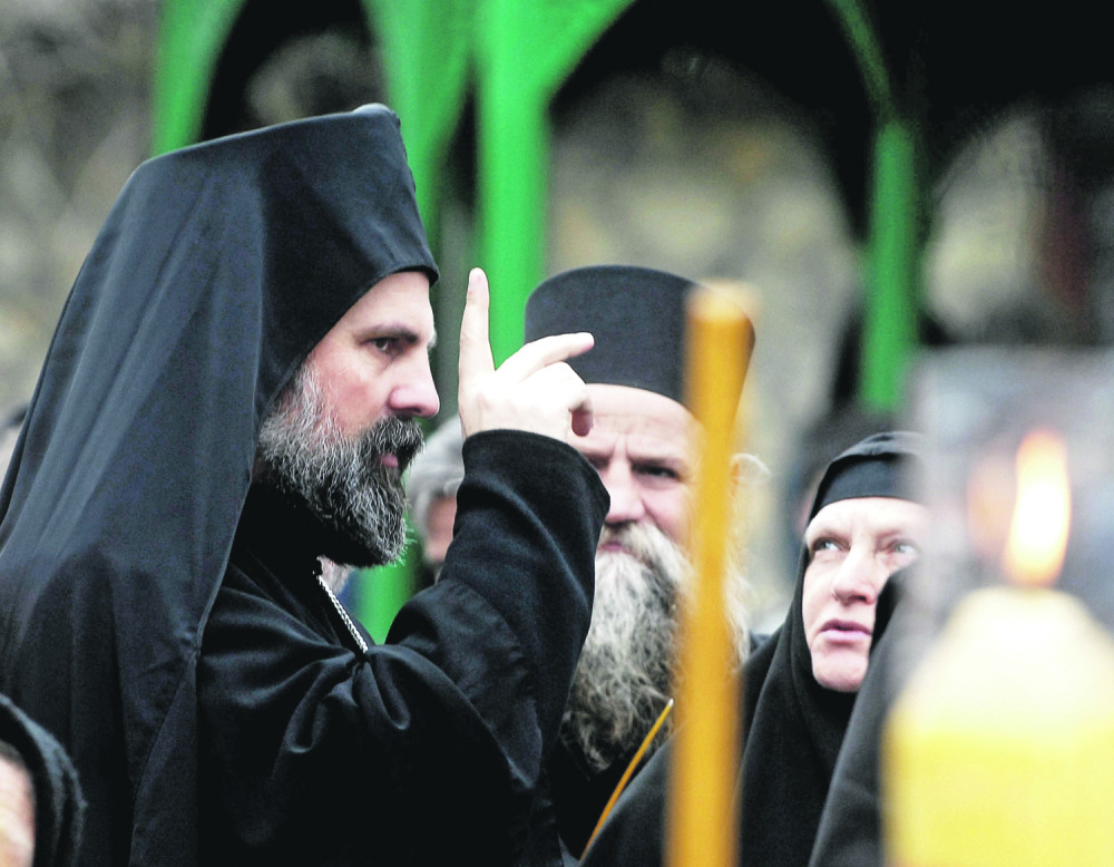 Šešelj: Grigorije je nemoralan, ima ženu i decu!