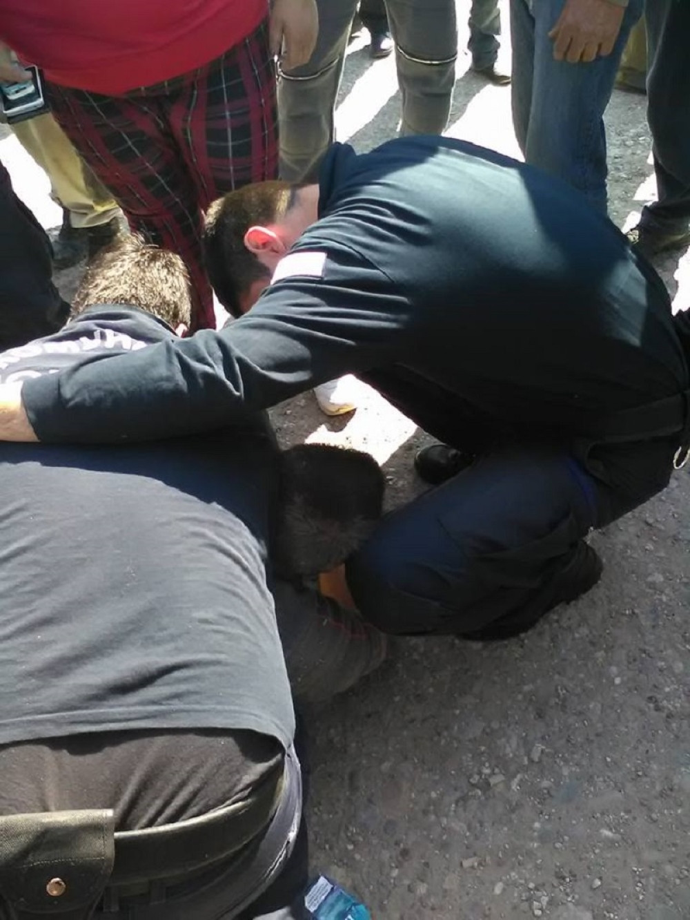 Komunalci sedeli čoveku na glavi? (VIDEO)