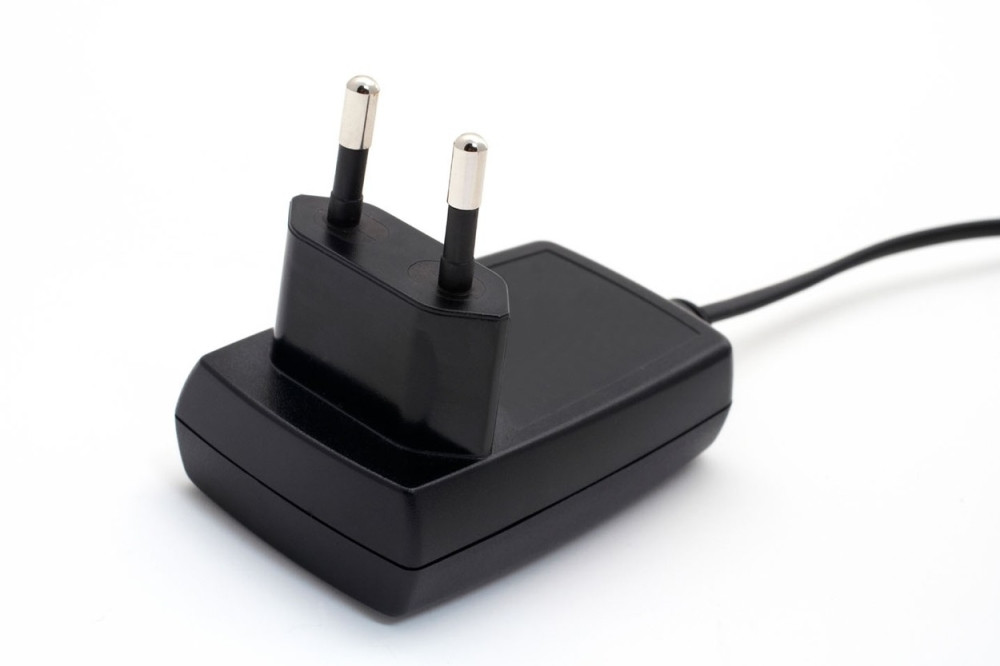 Punjač za mobilni umalo ubio Mladenoviće!