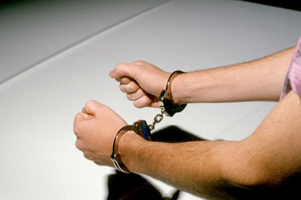 Sedeo u kolima i mahao polnim organom prolaznicima