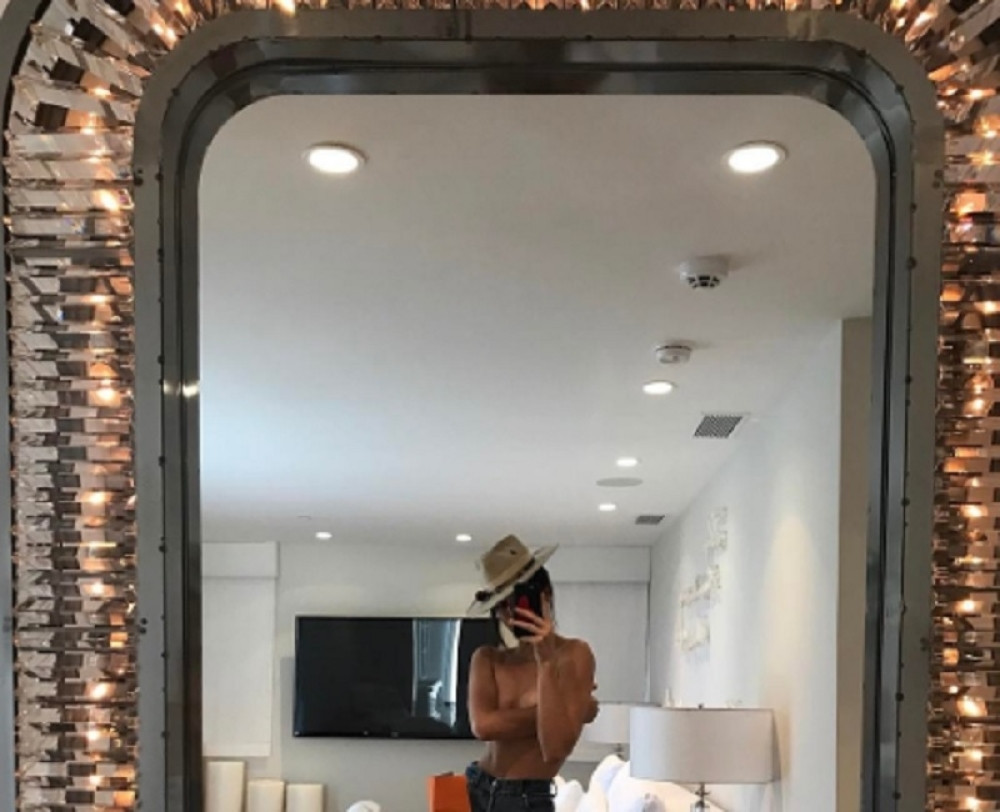 Slikala se u toplesu, ali je tek donji deo slike šokantan!