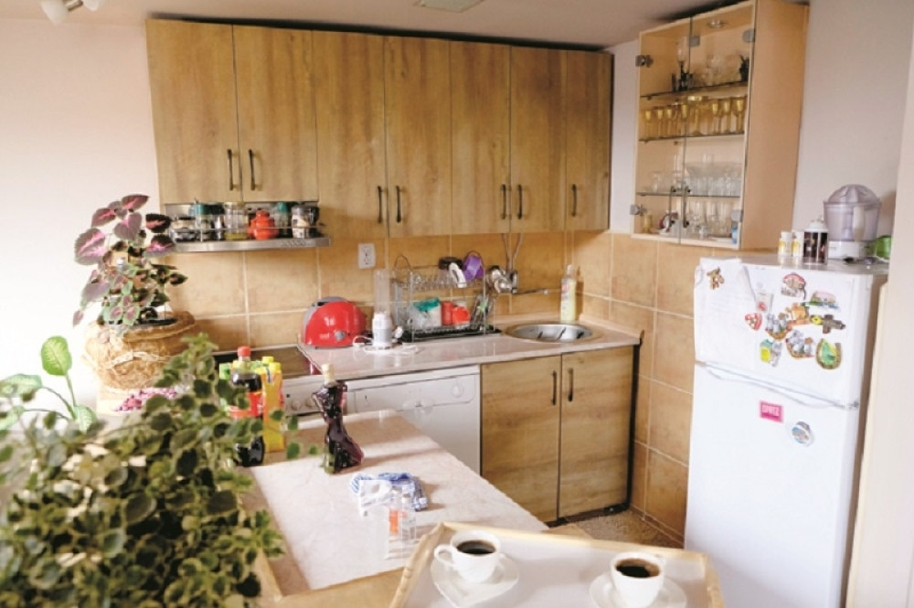 Pevačica živi u potkrovlju, a umesto kafe pije rakiju!