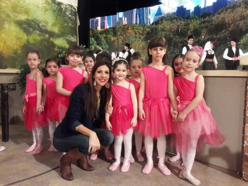 Balerine, ritmičarke i deca podigli publiku na noge