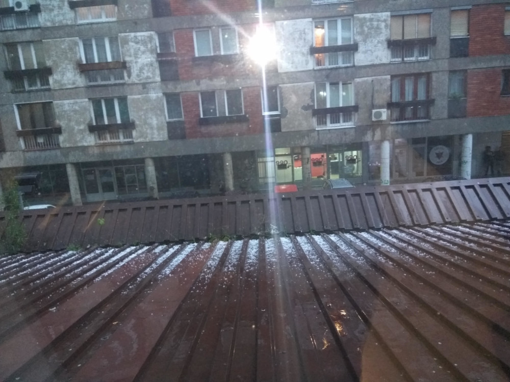 Padala jaka kiša i grad veličine lešnika!