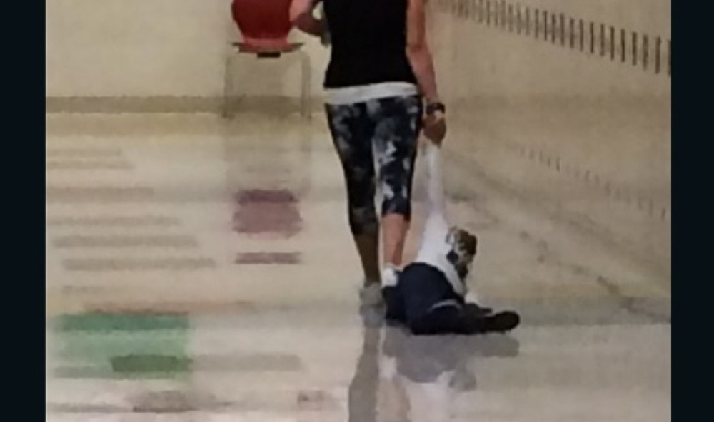 Učiteljica vukla dete kroz hodnik