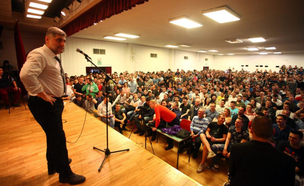 Na Petrovićevom predavanju ljudi iskakali kroz prozor (GALERIJA)