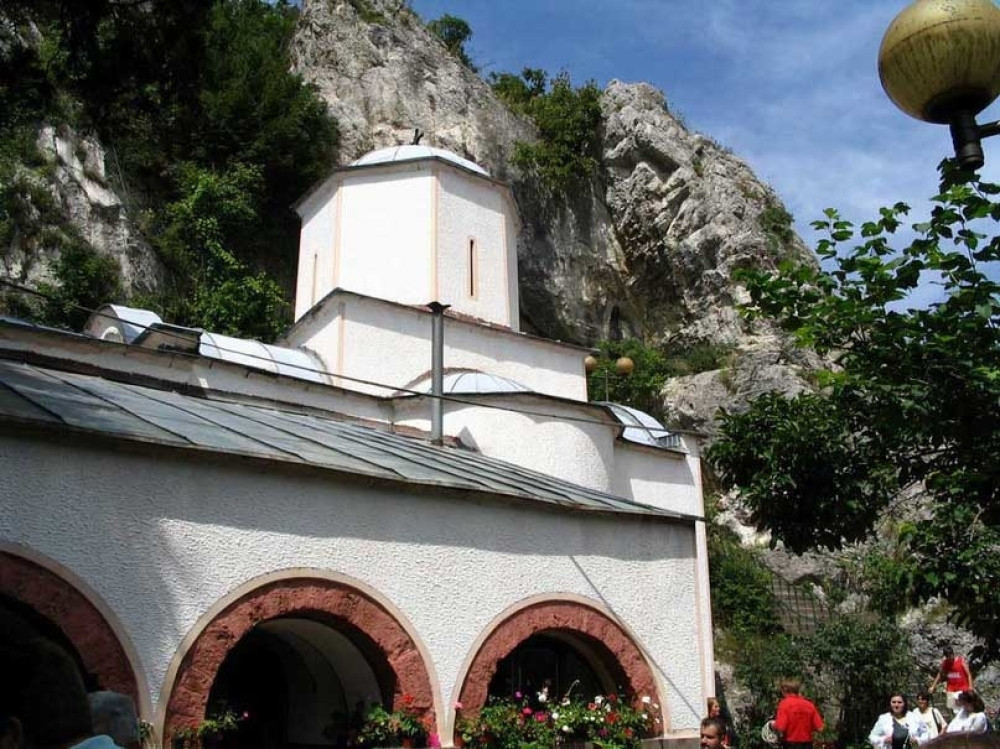 Suze teku iz kamena u manastiru Gornjak!