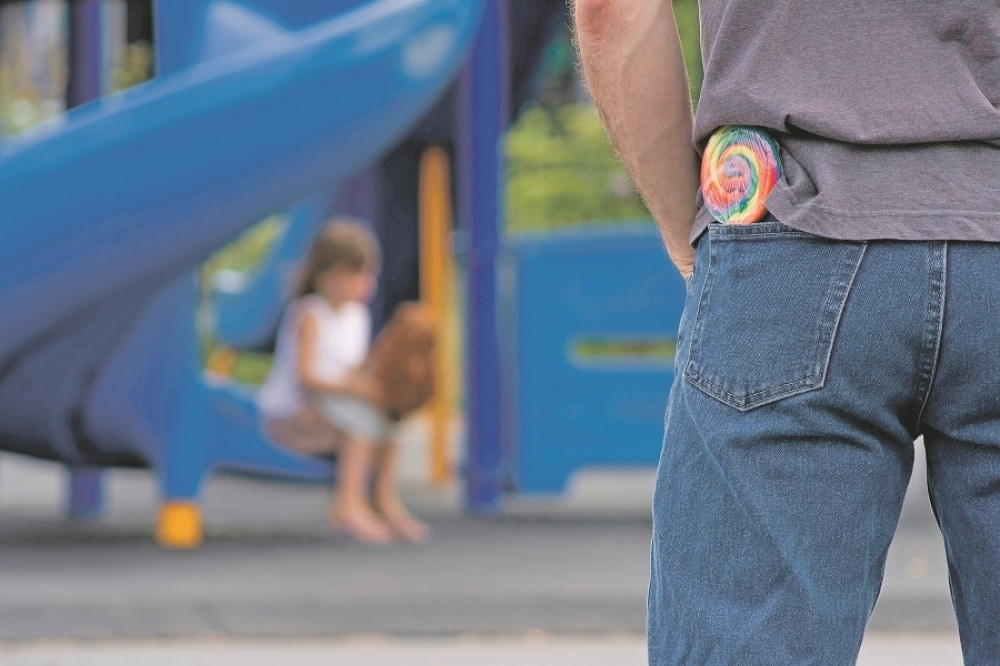 Desetine hiljada pedofila raskrinkano: Preko čet programa otvoreno dele iskustva i komuniciraju o zlostavljanju dece!