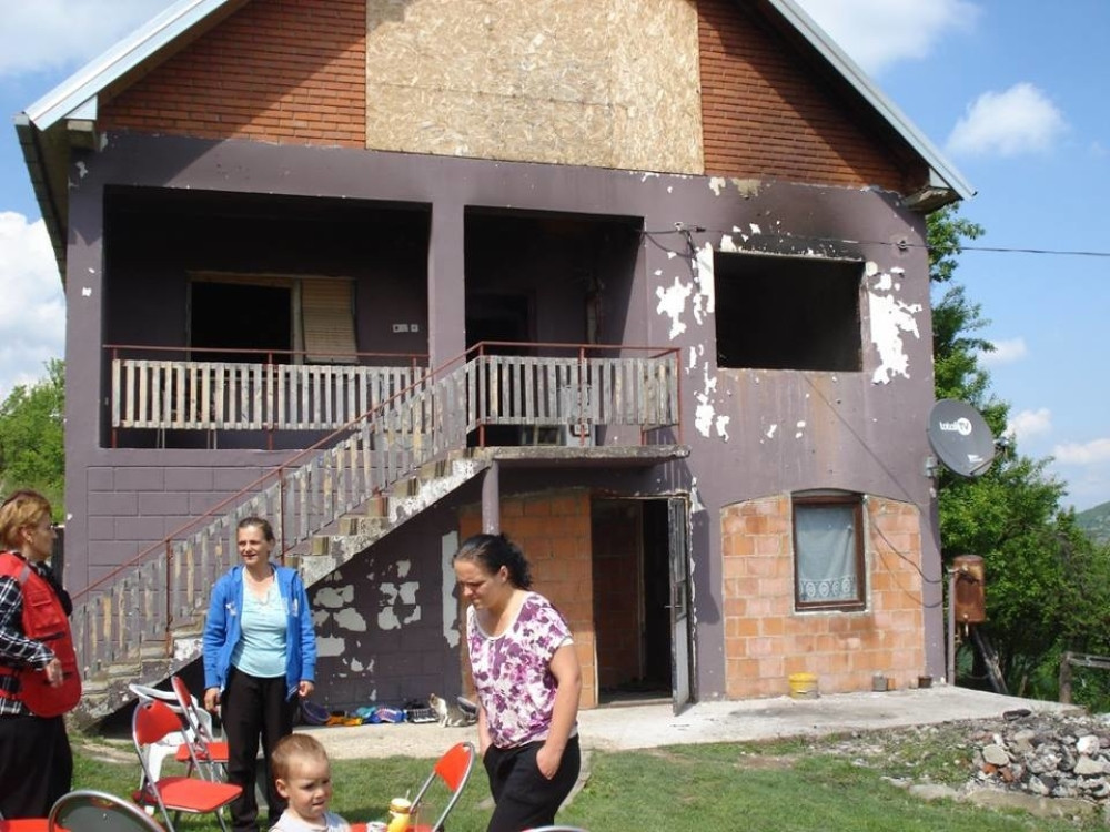 Grom im spalio sve u kući