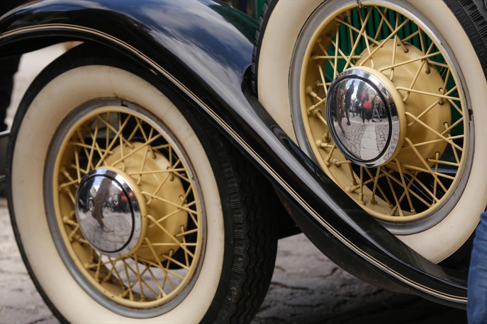 Pogledajte izložbu fenomenalnih oldtajmera! (FOTO GALERIJA + VIDEO)