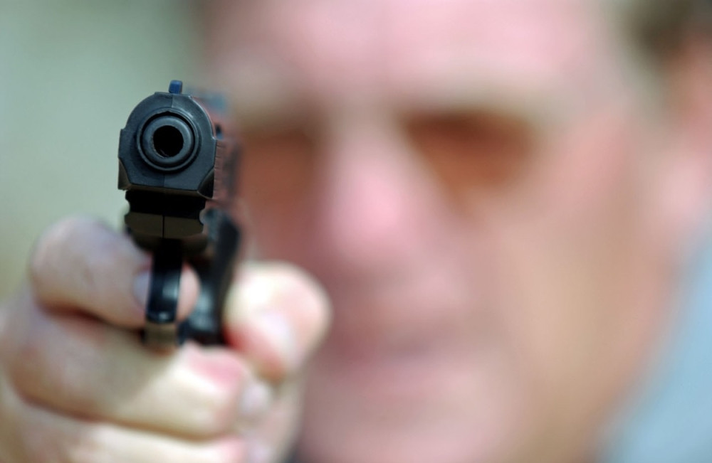 Mladići iz Beograda hteli da izrešetaju policajca i inspektora!