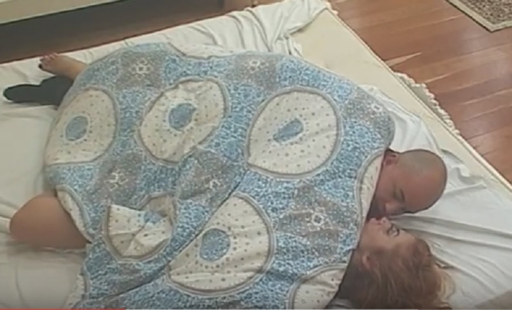 Mirela i Mili imali seks čak tri puta u toku noći! (VIDEO 18+)