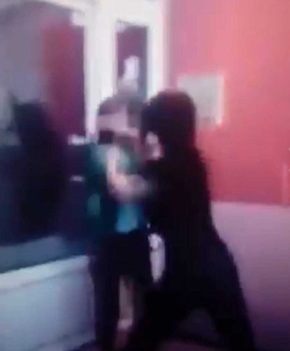 Devojčica u školi u Smederevu divljački prebila vršnjakinju (VIDEO)