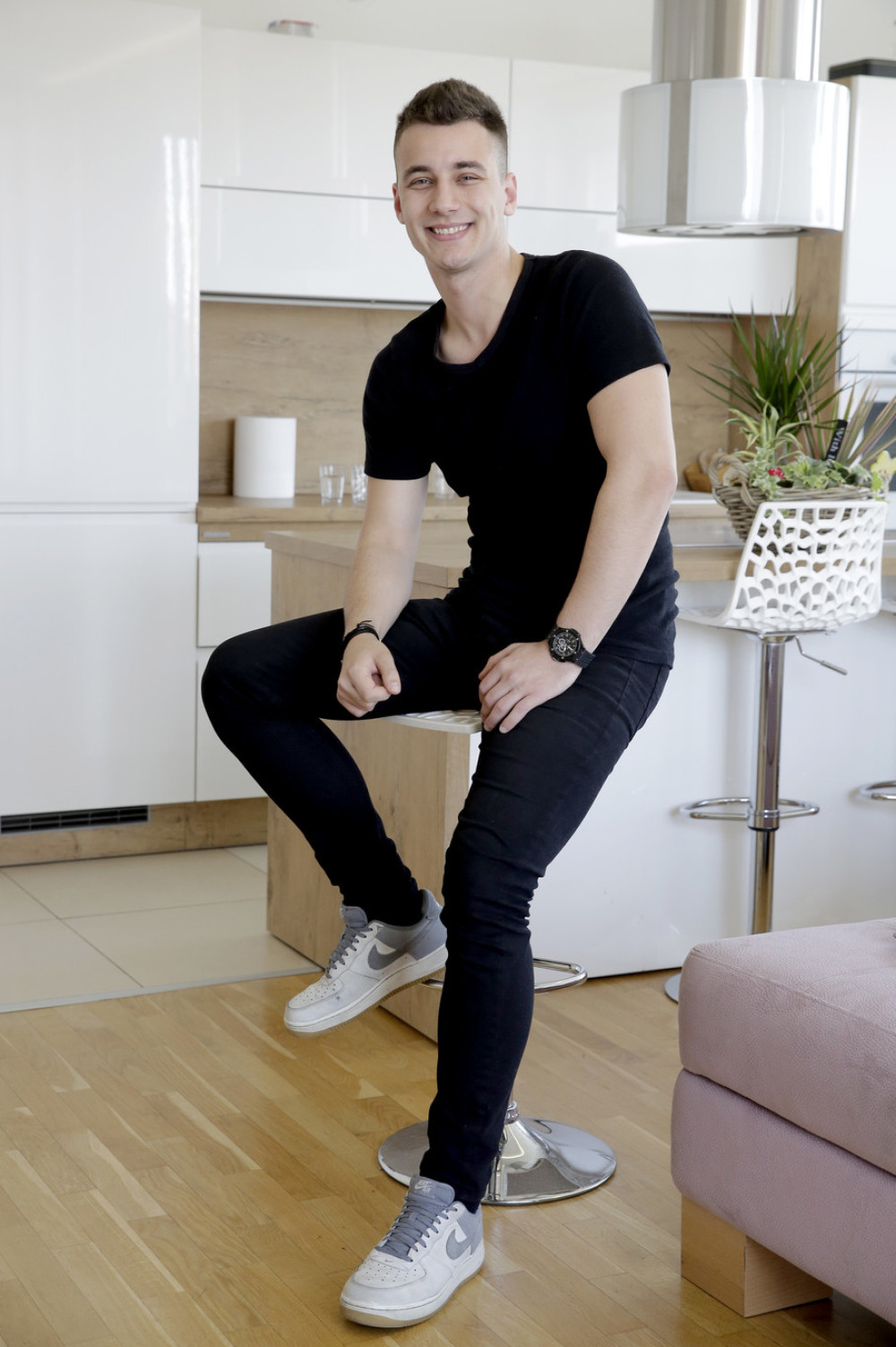 U ovom luksuzu živi populrani pevač (VIDEO)