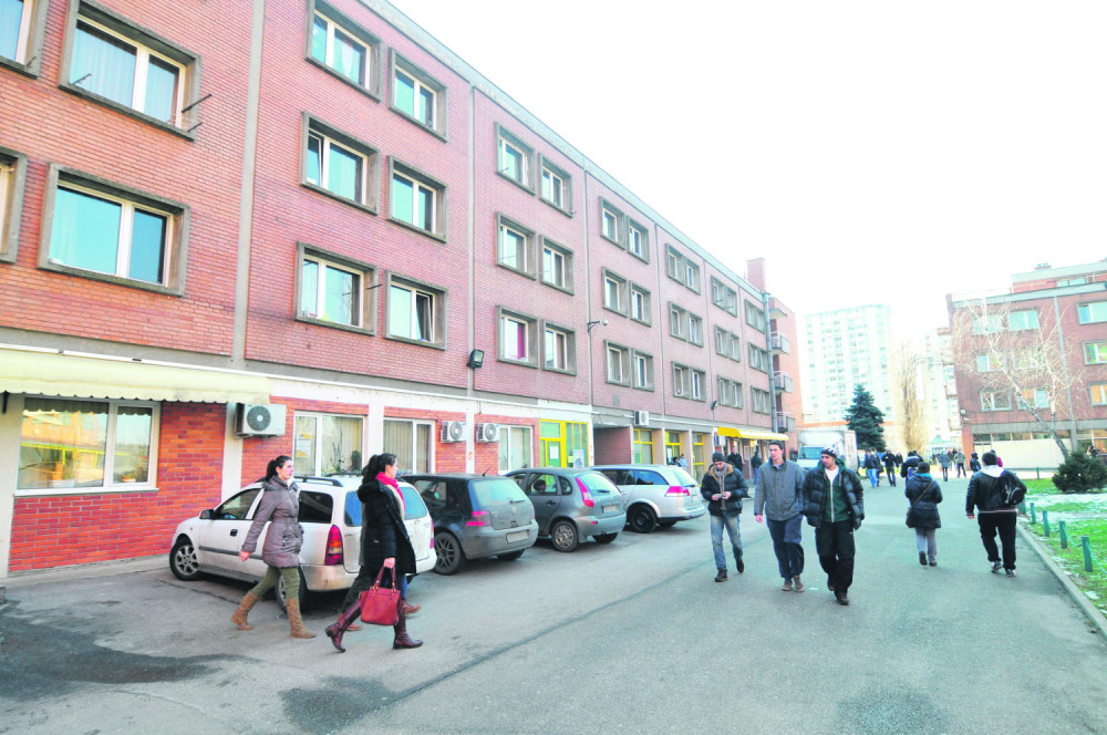 Mladić usred žurke pao s terase!