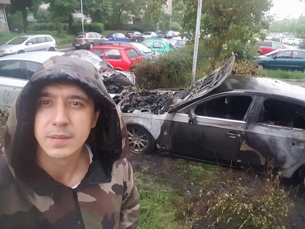 Bulat o zapaljenom automobilu (FOTO)