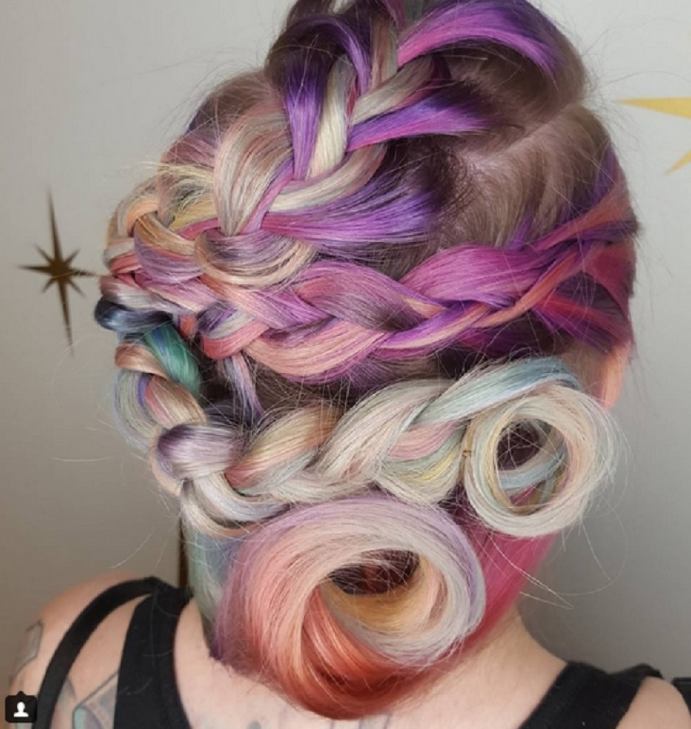 Ove frizure su sad u modi?! (VIDEO)