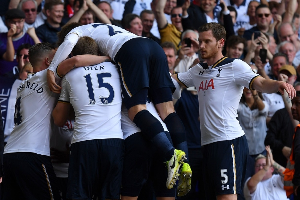 Junajted nudi 130 "milki" za trio Totenhema