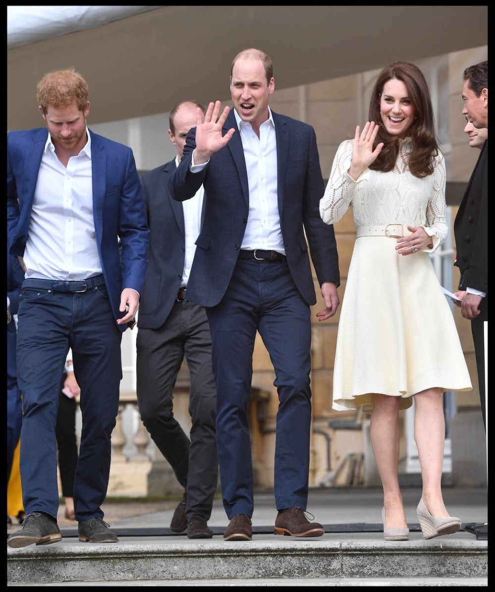 Evo zašto princ Hari sme da se ljubi u javnosti, a Vilijam i Kejt ne