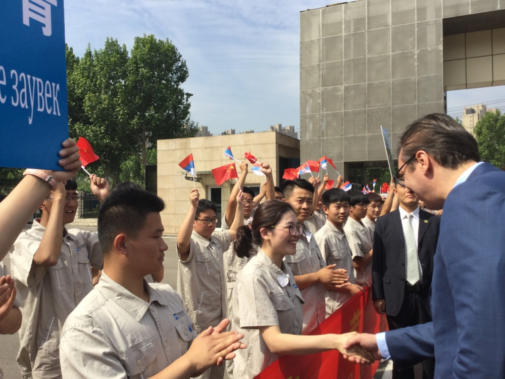 Vučića u kineskoj železari dočekali kao Tita