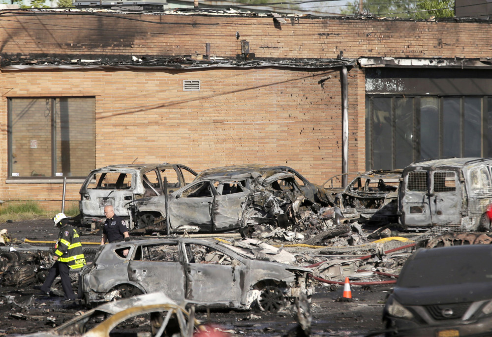 Avion pao na zgrade, ima poginulih